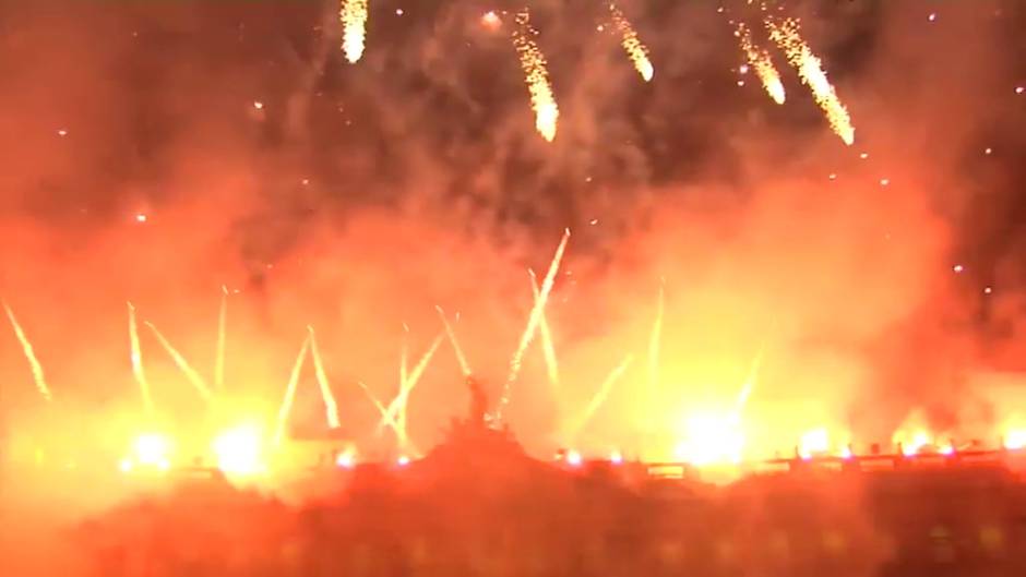 Espectacular pirotecnia en los Fuegos del Apóstol de Santiago