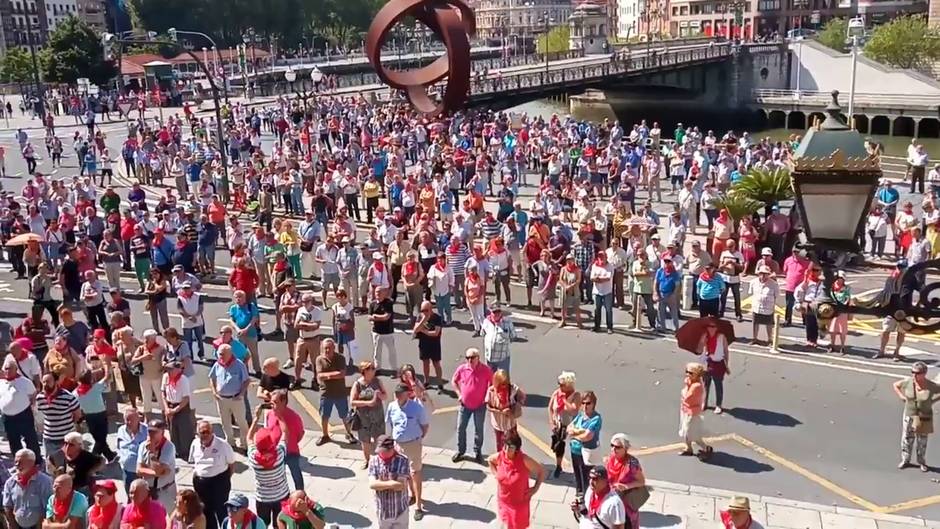 Pensionistas de Bizkaia reclaman una semana más "pensiones dignas"