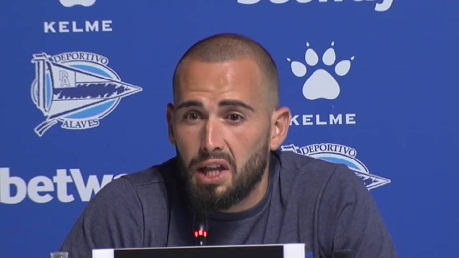 Aleix Vidal, presentado con el Alavés: "Para mí no es un paso atrás, es un paso más"