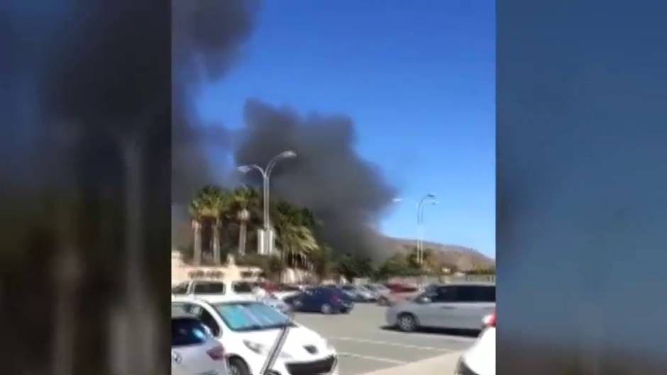 Desalojan el parque acuático 'Aqualand Maspalomas' por un incendio en un local próximo