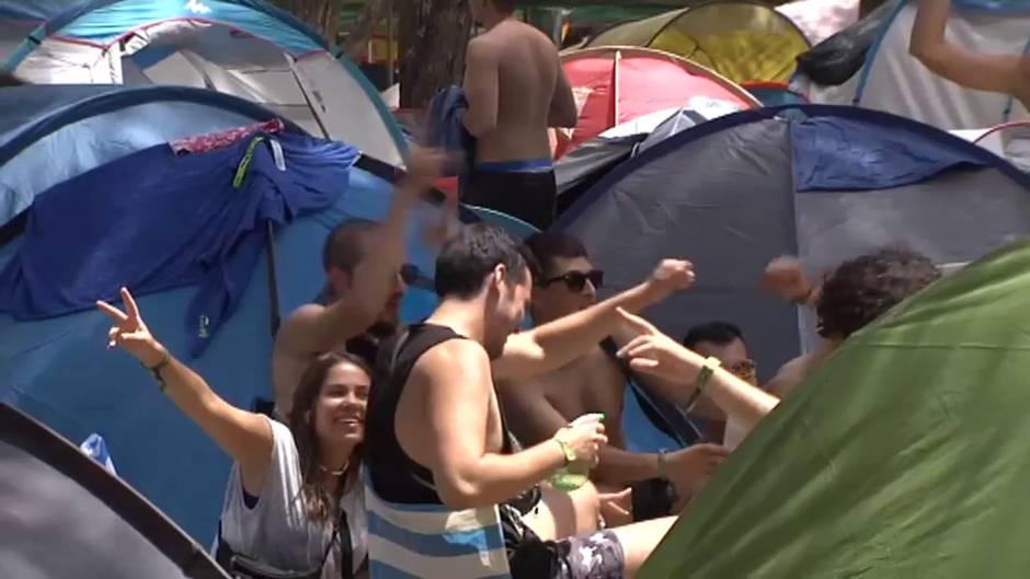 La temporada de festivales de música llena de jóvenes la España despoblada