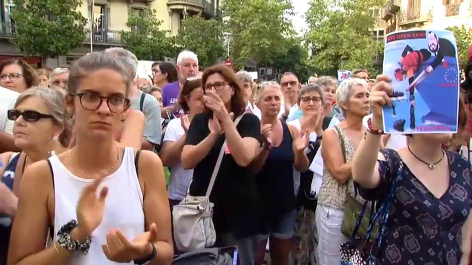 Concentración solidaria con el Open Arms en Barcelona