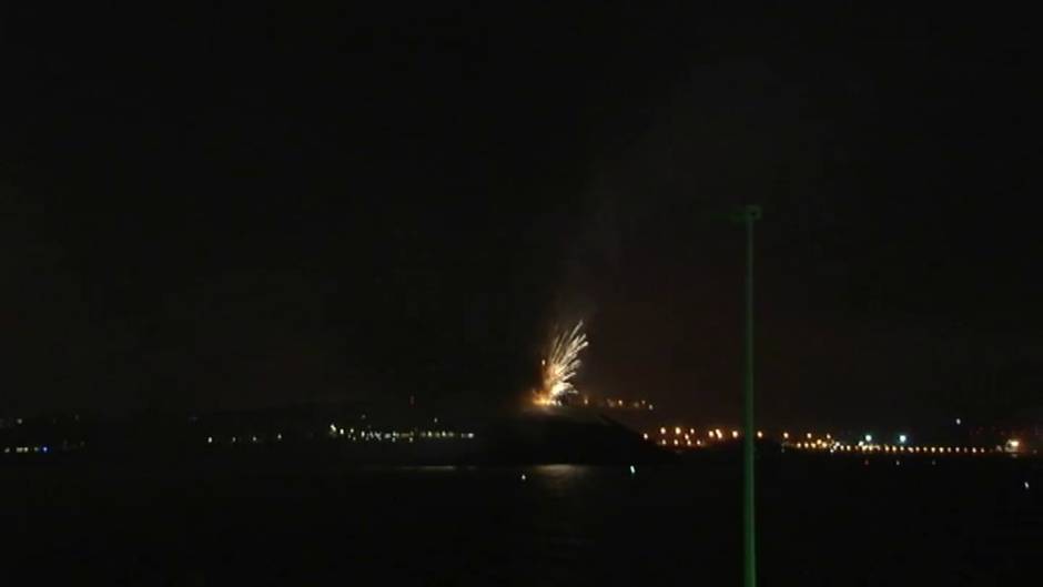 La pirotecnia valenciana ilumina la noche de la Semana Grande de Gijón