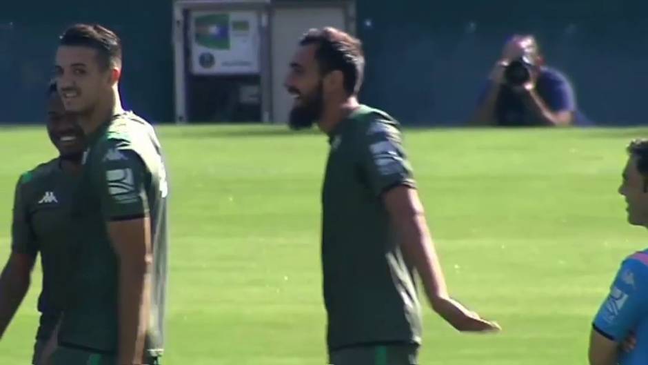 Primer entrenamiento de Borja Iglesias con el Betis