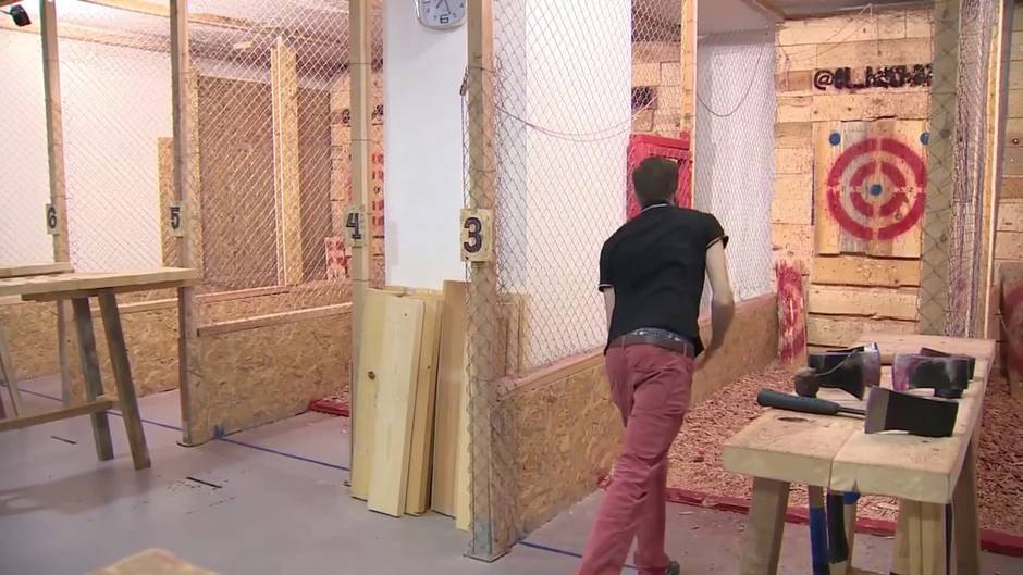 Tiro con hacha, un ocio diferente para calmar el estrés