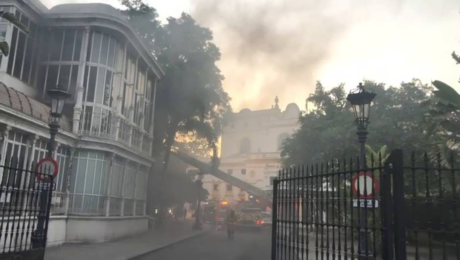 Alertan de un incendio en los alrededores del Teatro Lope de Vega de Sevilla