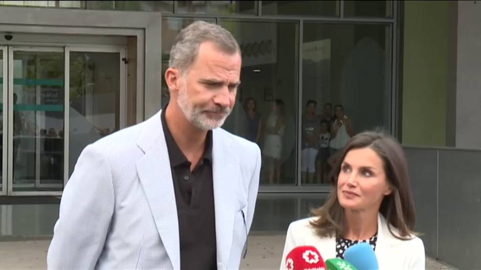 Felipe VI tras visitar a don Juan Carlos: "Está bien, con las molestias lógicas pero evolucionando"