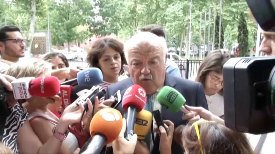 El consejero de Salud andaluz insiste en que "la gestión de la Junta ha sido totalmente transparente"