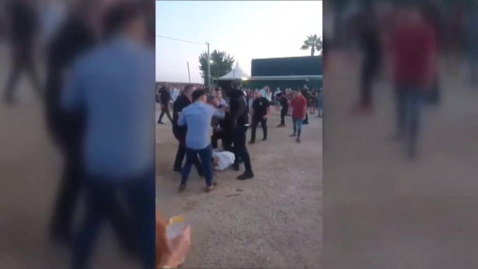 Un joven acaba en el hospital tras una pelea con los porteros de una discoteca en Murcia