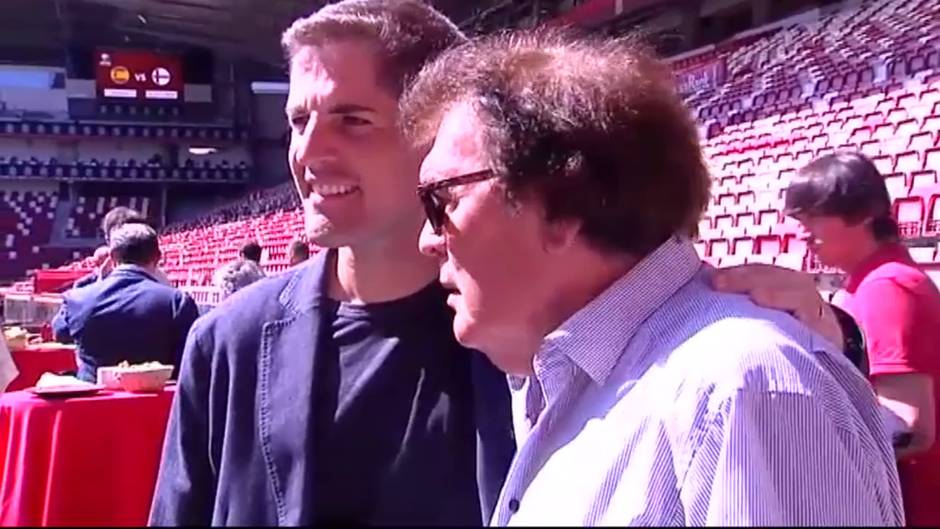 El Molinón rinde homenaje a Quini