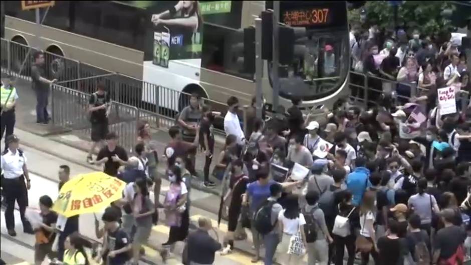 Los manifestantes vuelven a salir a las calles en Hong Kong por décimocuarta semana consecutiva