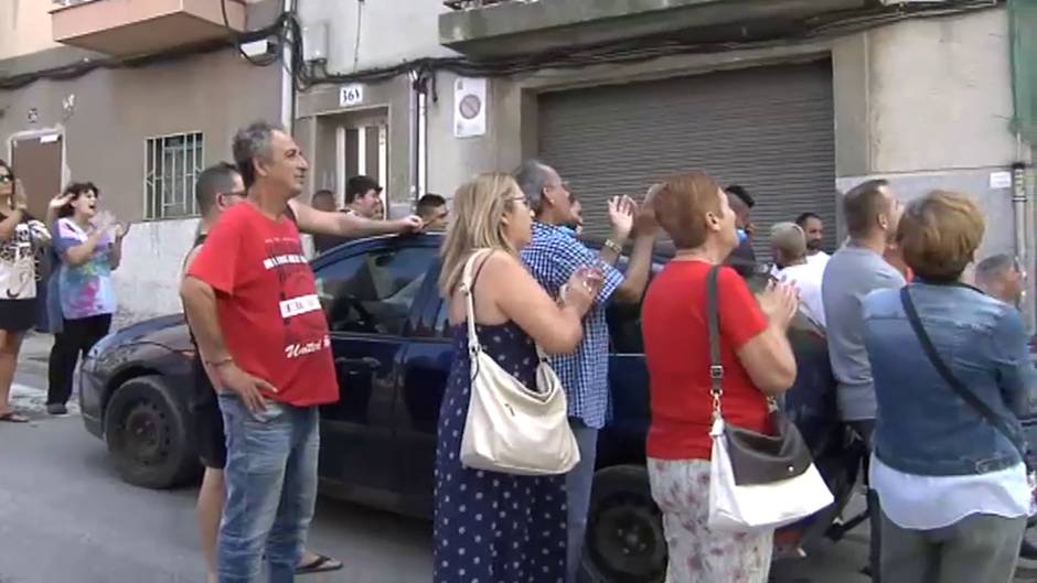 Un padre y su hijo discapacitado recuperan su casa okupada