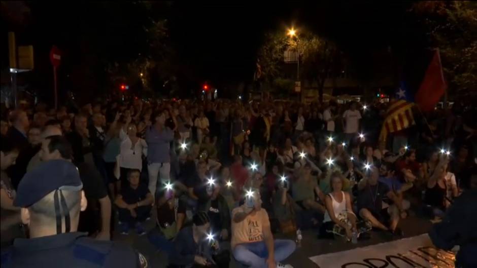 Multitudinaria protesta en Barcelona contra la detención de nueve miembros de los CDR