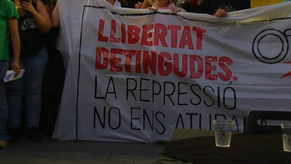 Concentración de protesta por el encarcelamiento de los CDR en Sabadell