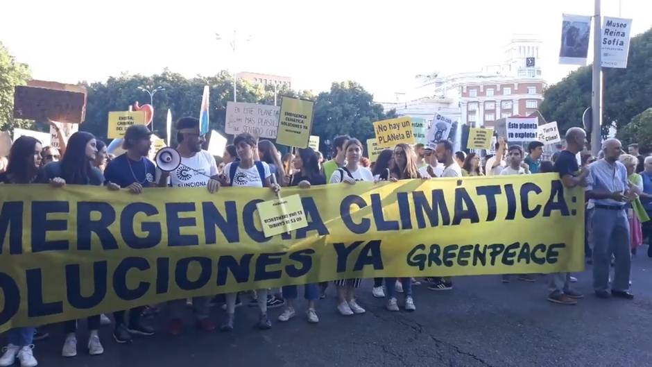 Madrid acoge una multitudinaria manifestación por el clima