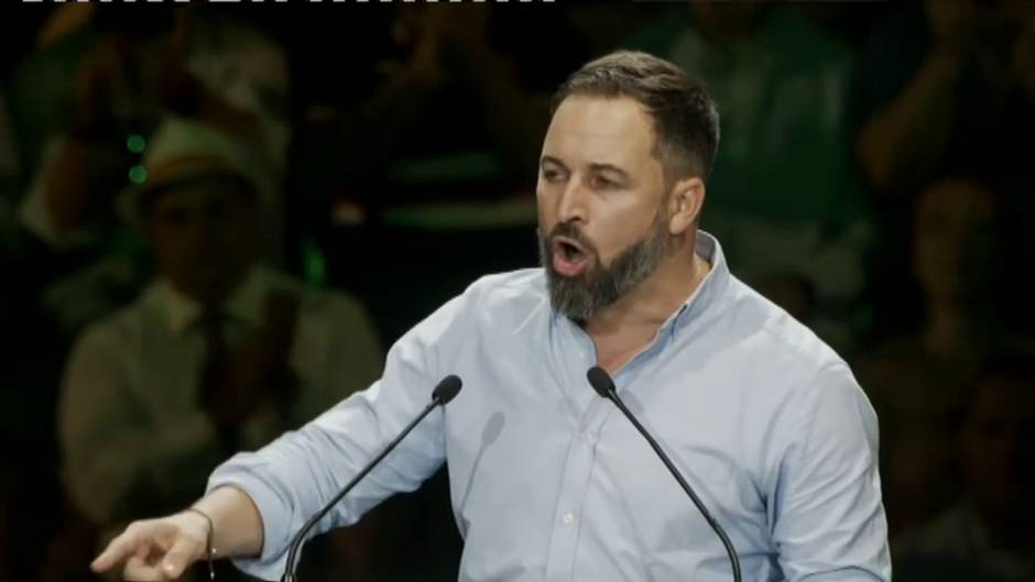 Abascal: "En Vox no pactaremos con el partido de historia criminal, el PSOE"