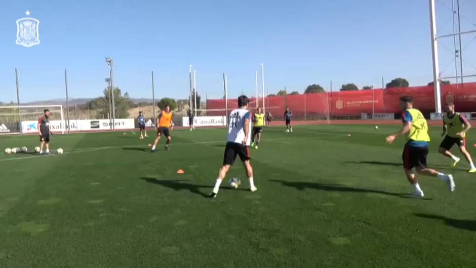 Segundo entrenamiento de la selección para preparar el partido contra Noruega