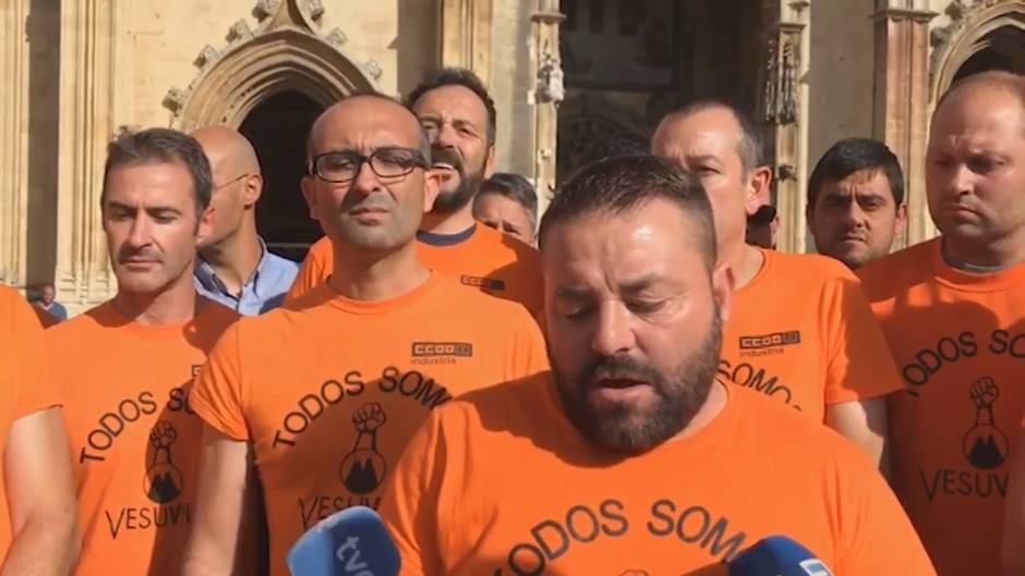 Tres trabajadores de Vesuvius se encierran en la Catedral de Oviedo