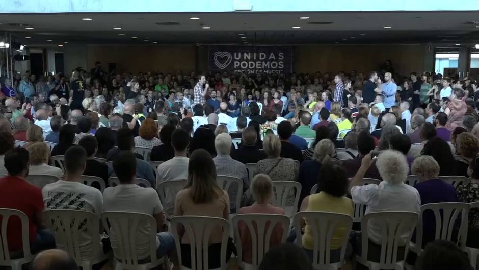 Iglesias: "Se está preparando un acuerdo entre PP y PSOE"