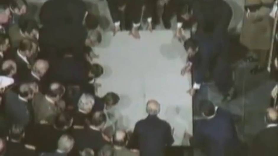 El Gobierno marca el 25 de octubre como fecha límite para sacar los restos de Franco del Valle de los Caídos