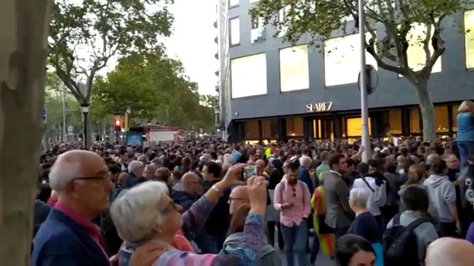 Miles de personas se manifiestan en Barcelona contra la sentencia del 'procés'