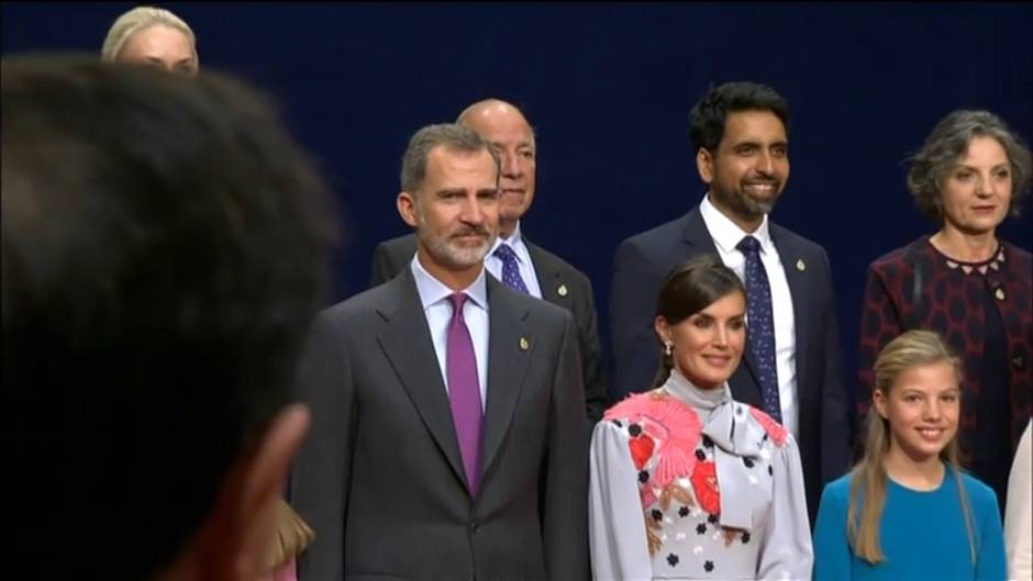 Los reyes, la princesa Leonor y la infanta Sofía reciben a los galardonados con los premios Princesa de Asturias