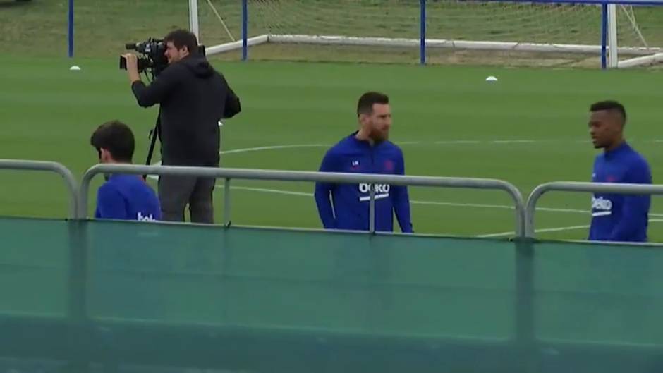 Locura con el entrenamiento del Barça en Vitoria