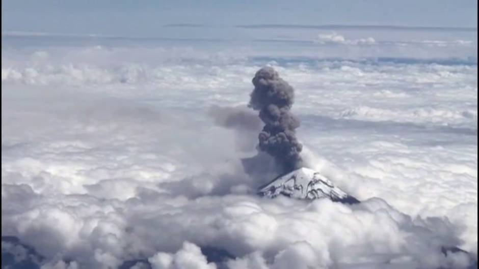 Entra en erupción el volcán mexicano Popocatépetl
