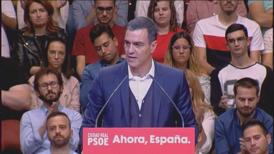 Sánchez insta a Torra a hablar con los catalanes no independentistas