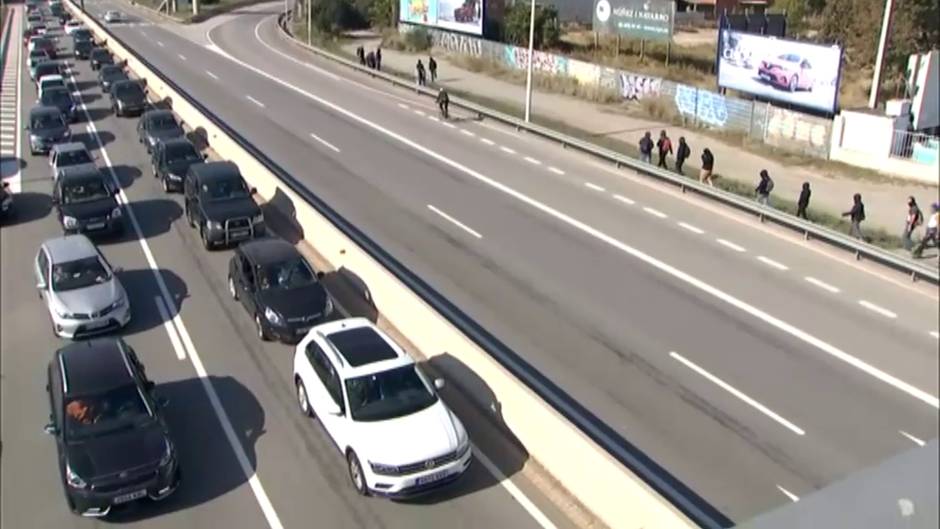 Los CDR cortan varias carreteras para impedir la llegada de manifestantes constitucionalistas a Barcelona