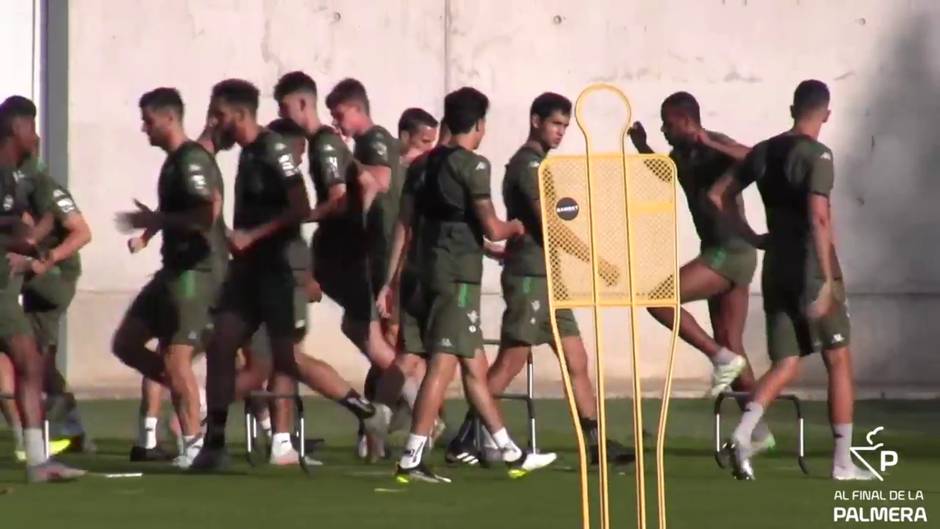 Entrenamiento del Betis antes del duelo en el Bernabéu