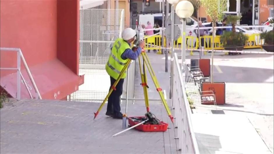 Comienza el derrumbe del edificio de Badalona afectado de aluminosis