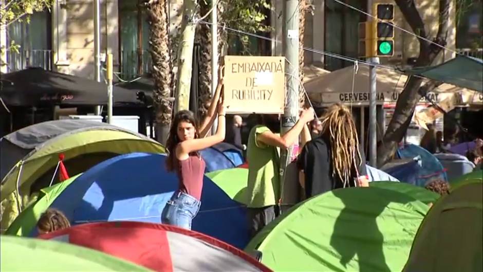 La Junta Electoral no desaloja la acampada de estudiantes en Barcelona