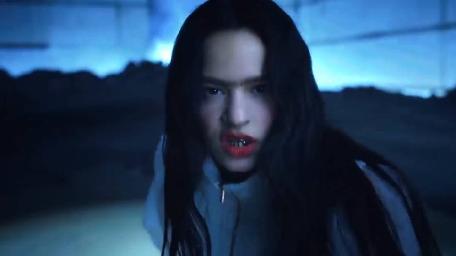 Rosalía, a lo Frida Kahlo y desafiante en 'A palé'