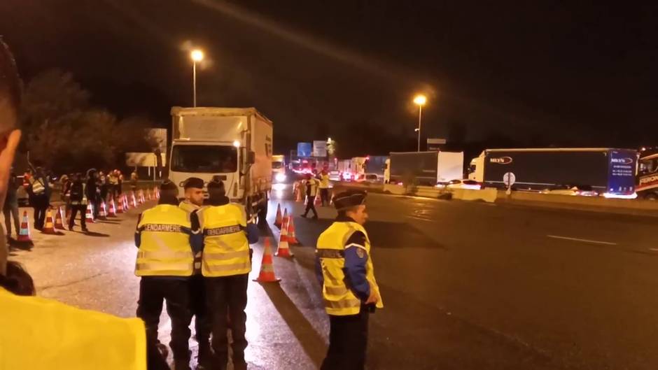 Policía francesa en Biriatou por la caravana del Tsunami Democràtic