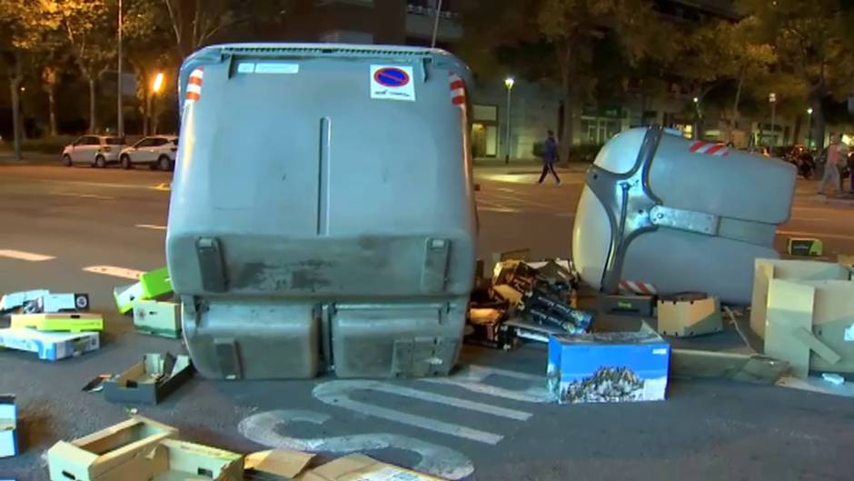 Vuelven a arder contenedores en las calles de Barcelona