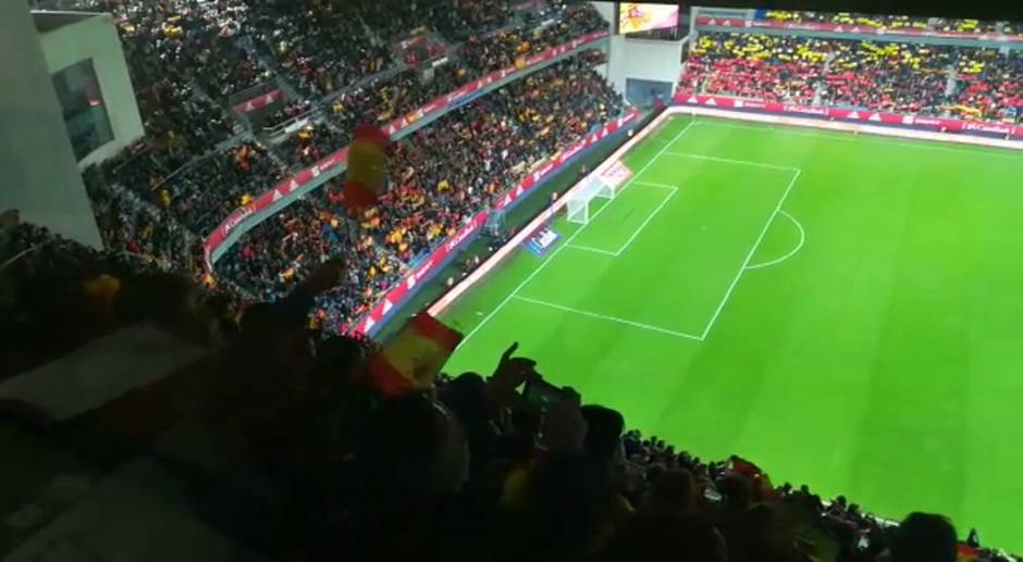 Cádiz canta el himno de España con la selección