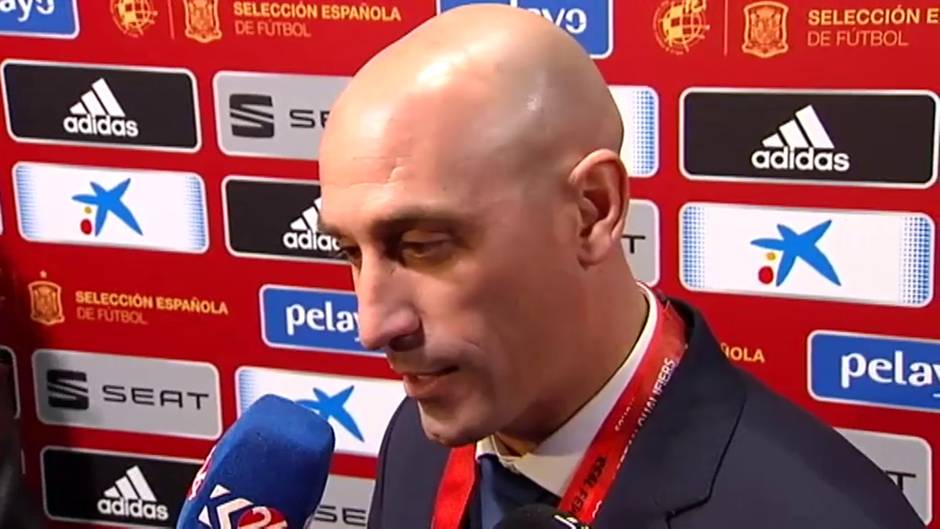 Rubiales lanza balones fuera con la continuidad de Robert Moreno como seleccionador