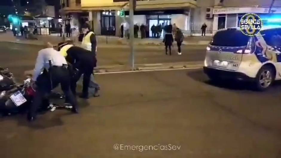 Un motorista resulta herido tras una colisión con un vehículo en la avenida Doctor Fedriani