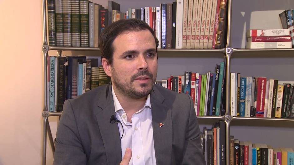 Garzón quiere que "la derecha democrática" se implique en el problema catalán