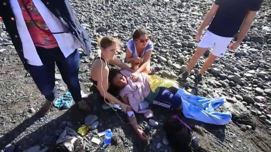 Llega una patera con 24 migrantes a la playa de Bahía Feliz, Gran Canaria