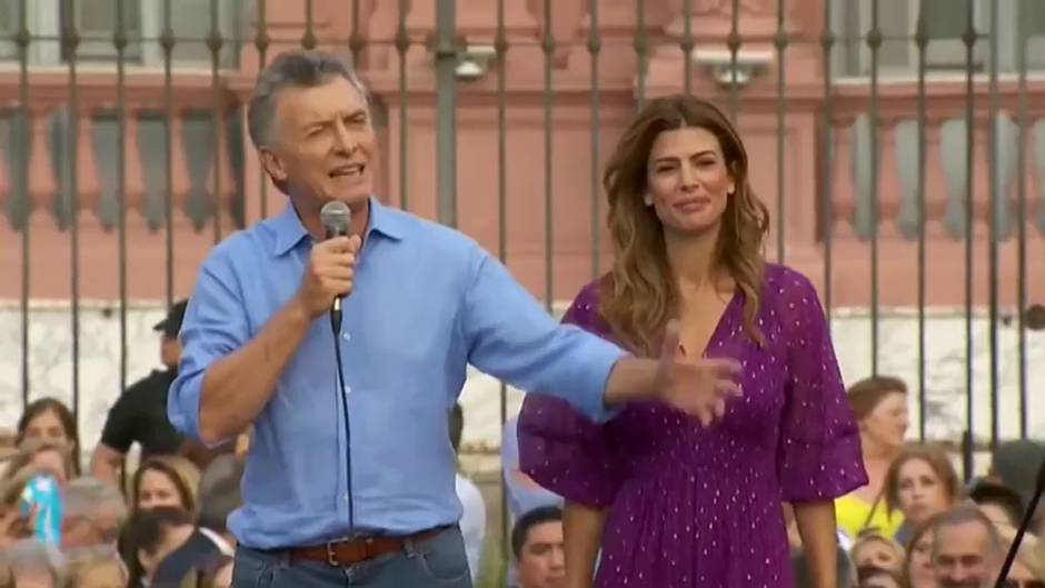 Mauricio Macri se despide en la Plaza del Dos de Mayo del pueblo argentino