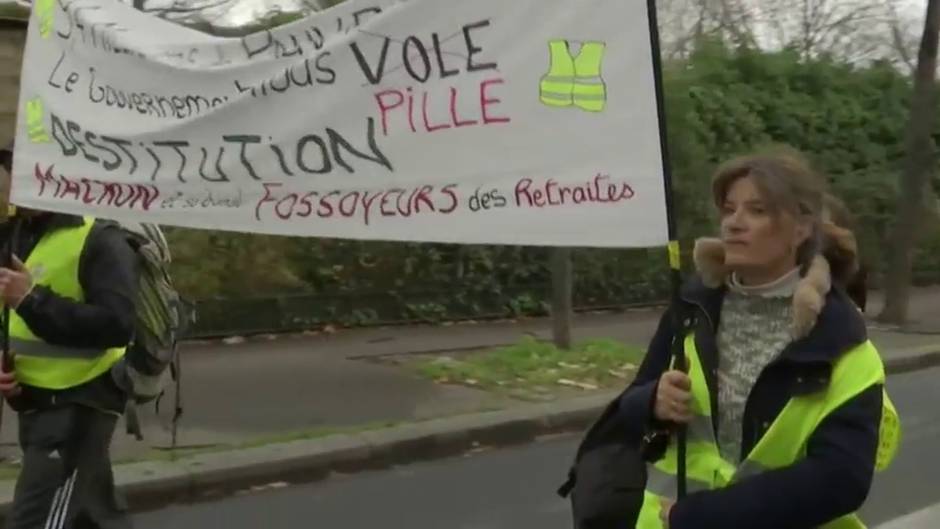 Macron se enfrenta en la calle a protestas sindicales y de chalecos amarillos