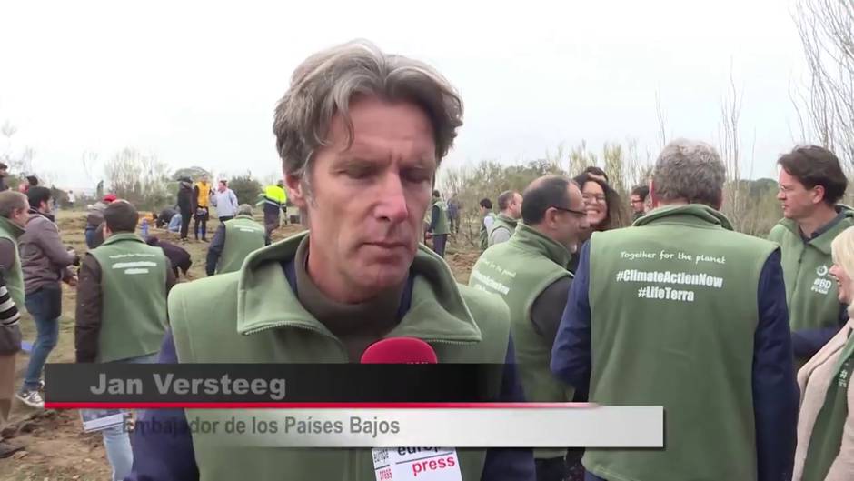 Dirigentes de la COP25 plantan 1.000 árboles en Madrid