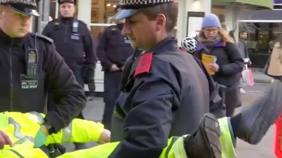 Decenas de activistas detenidos en las protestas contra el cambio climático en Londres