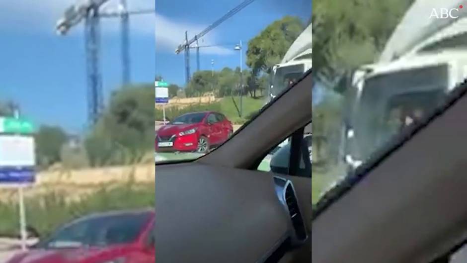 Embiste un coche con su camión y los arrastra más de 50 metros al creer que había pinchado una rueda