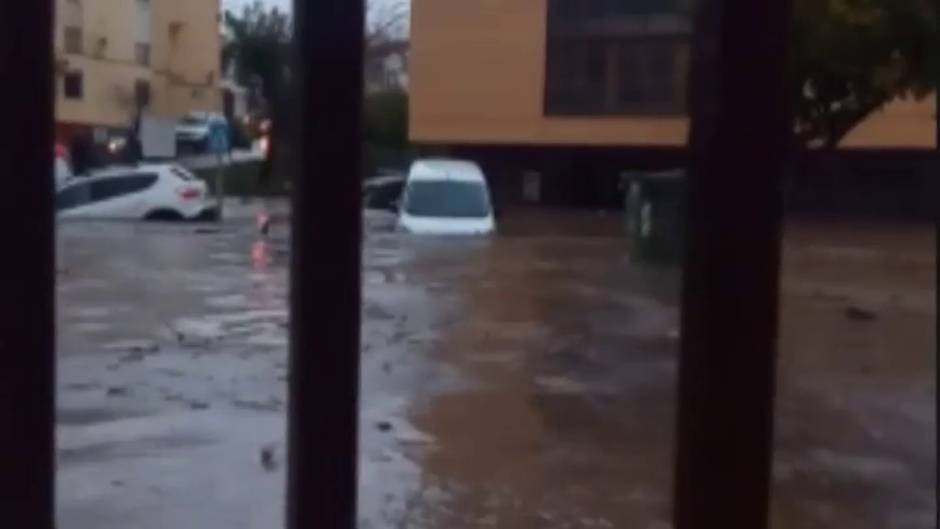 Una impresionante tromba arrasa Nerva