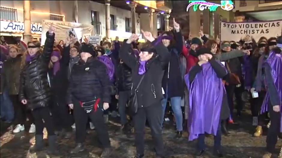 Baile feminista en Aranda de Duero en apoyo a la víctima del Caso Arandina