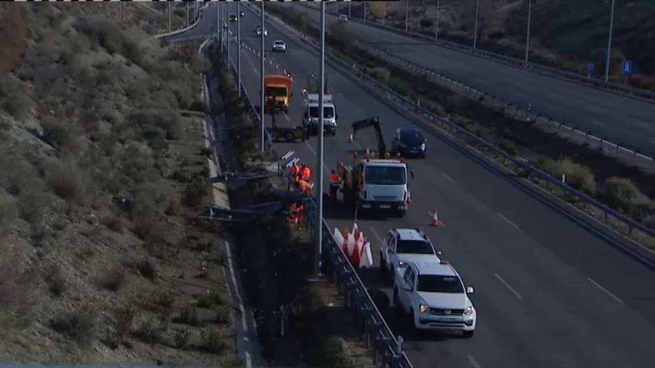 Tres jóvenes muertos al salirse su coche de la vía en Madrid