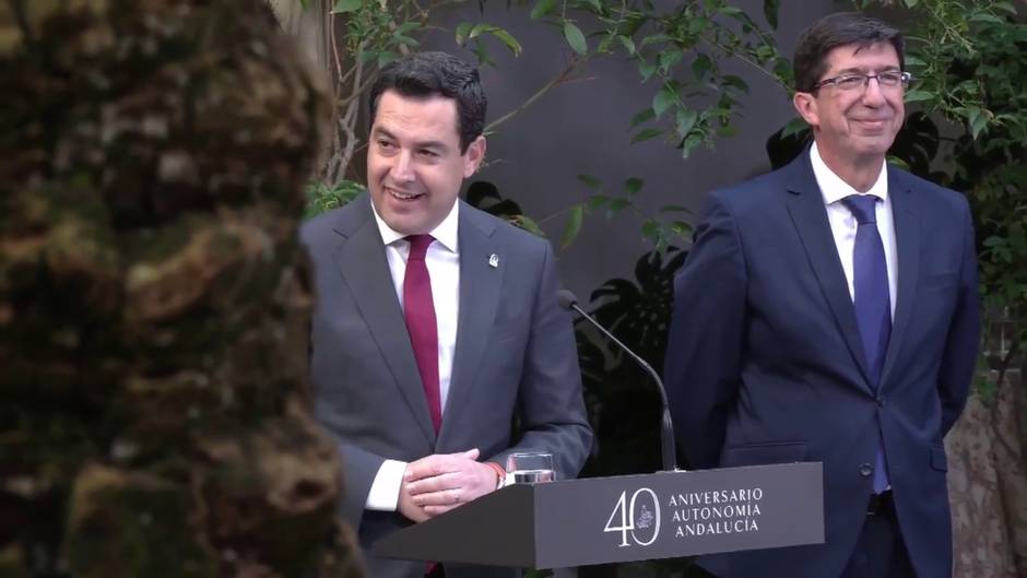 Juanma Moreno celebra el último Consejo de Gobierno del Año